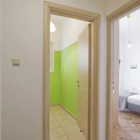Cozy Pagrati Nest *
